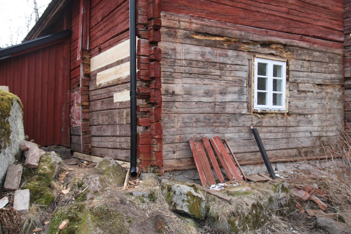 Restaurering av stuga, Klinten, Bälinge socken, Uppland 2012