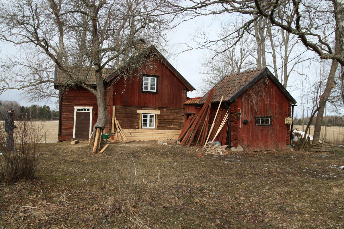 Restaurering av stuga, Klinten, Bälinge socken, Uppland 2012