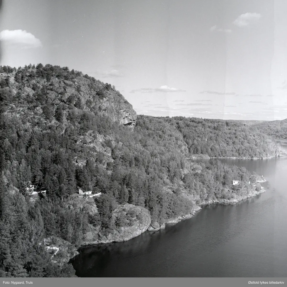 Utsikt fra Hjelmkollen fort, anlagt 1905, videre utbygd under 2. verdenskrig. Fotografert ca.1975.