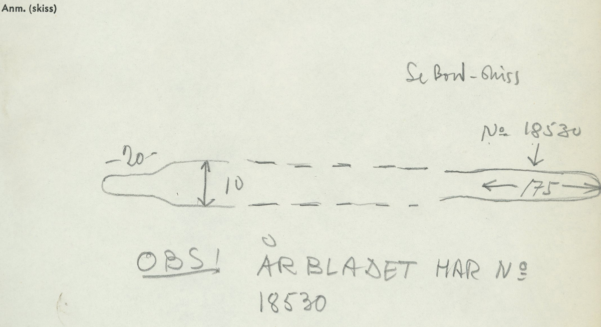 Åra, troligen tillhörande Vasas storbåt, Espingen.
Yttre delen av årbladet har limmats fast efter ett brott. Den delen har fyndnummer 18530. Beskrivningen nedan gäller hela åran, både fyndnummer 18195 och 18530.
Fasning mot handtag i ena änden. Fasning mot årblad i andra änden. Från mitten av årbladet, på båda sidor, löper en hyvlad ås längs med årans längd.
Årbladet är eroderat och skadat. Flera djupa men ej genomgående sprickor täcker åran samt handtaget.