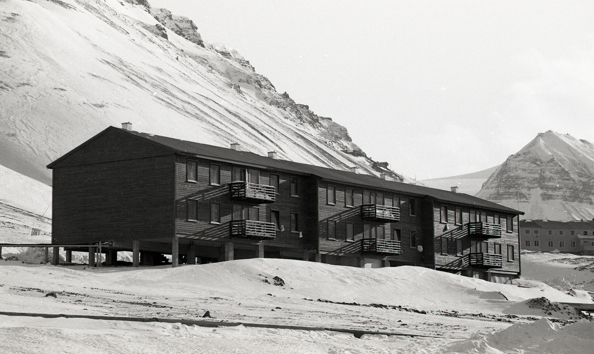 Nybygg i Lia. På 1970-tallet vokste bebyggelsen lengre ned i dalen. 