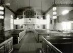 Interiör mot orgelläktaren i Hälleberga kyrka innan branden 1976.
