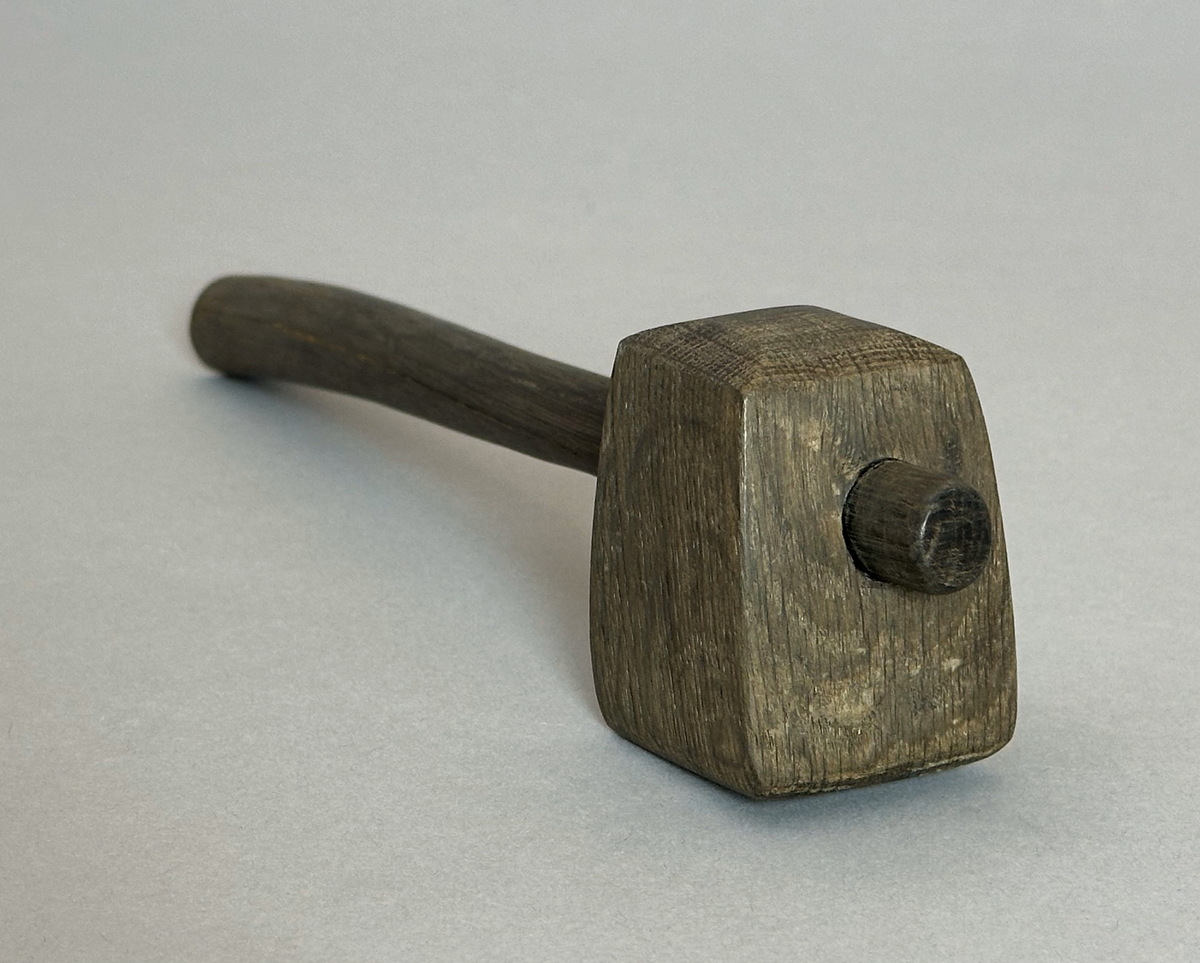 Ordförandeklubba av sjödränkt ek.