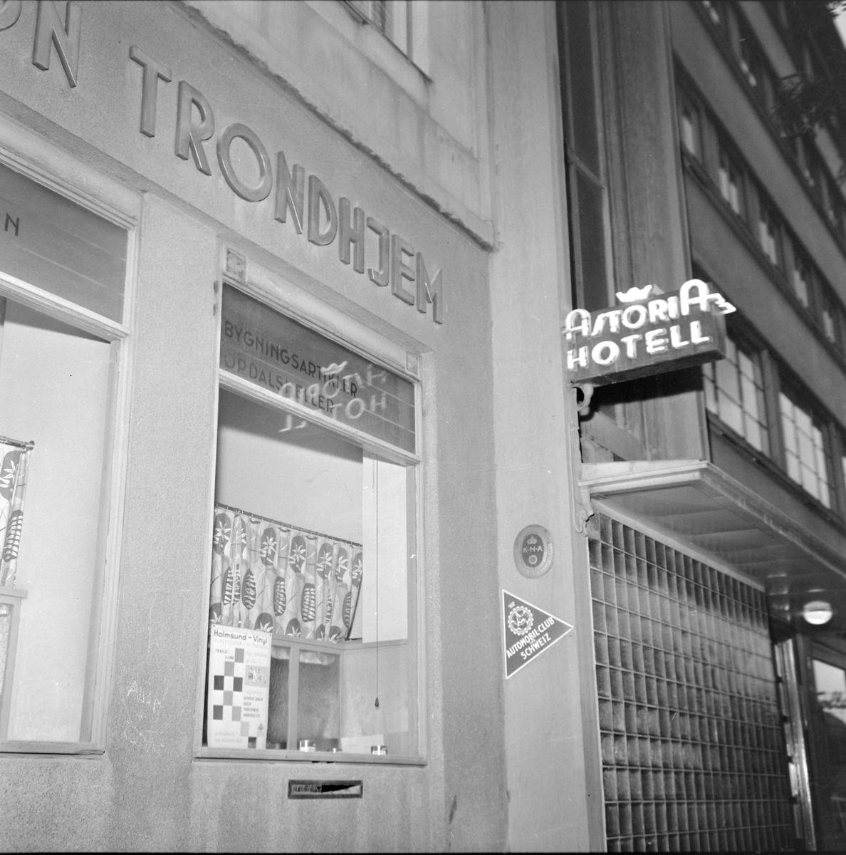 Amerikanske friidrettsstjerner ankommer Astoria hotell