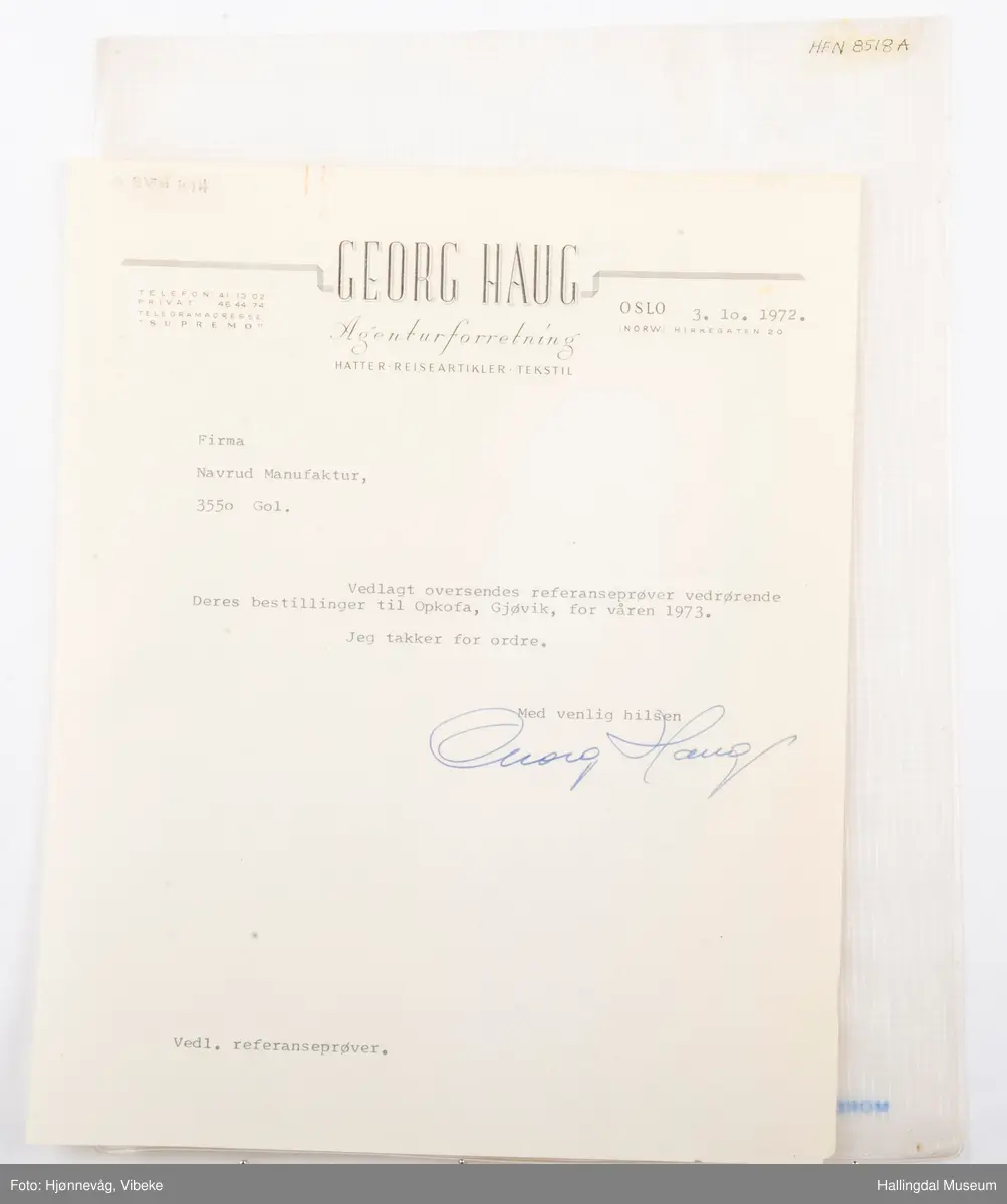 Mappe med referanseprøver fra OPKOFA, GJØVIK. Georg Haug Agenturforretning.