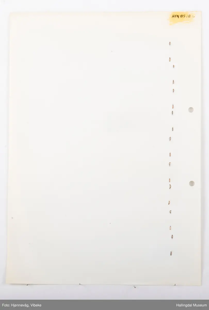 Mappe med referanseprøver fra OPKOFA, GJØVIK. Georg Haug Agenturforretning.