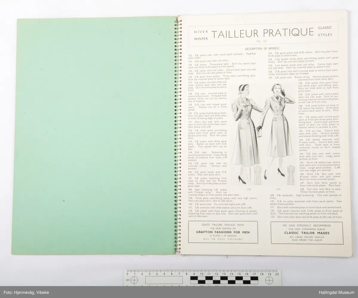 Katalog med plansjer av kvinnemote 1953-1954.