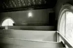 Interiör från Hälleberga kyrka innan branden 1976.