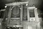 Orgeln i Hälleberga kyrka innan branden 1976.