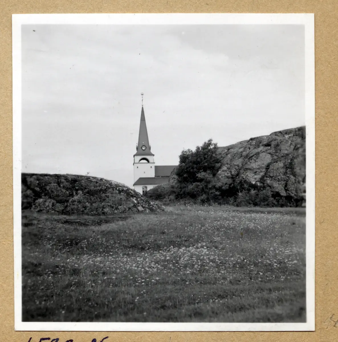 a) " Marstrand 1528 N " Kyrktornet, träd   

b) " 1529 N " Dito, hus    

c) " 1530 N " Vy över Marstrand med kyrkan  

d) " 1531 N " Dito

e) " 1532 N " Dito    

f) " 1533 N " Blomsteräng, klippor, kyrktorn     

g) " 1509 " Ånglok, trafik på Masthuggskajen. Vid Skeppsbron?

h) " 1515 " Spårområde, rök och vy mot Masthuggskyrkan

i) " 1510 " Dito

j) " 1517 " Tunnor och bolmande ånglok

k) " 1516 " Dito

l) " 1424 " Skärgårdsbåt vid Skeppsbron, godsvagn