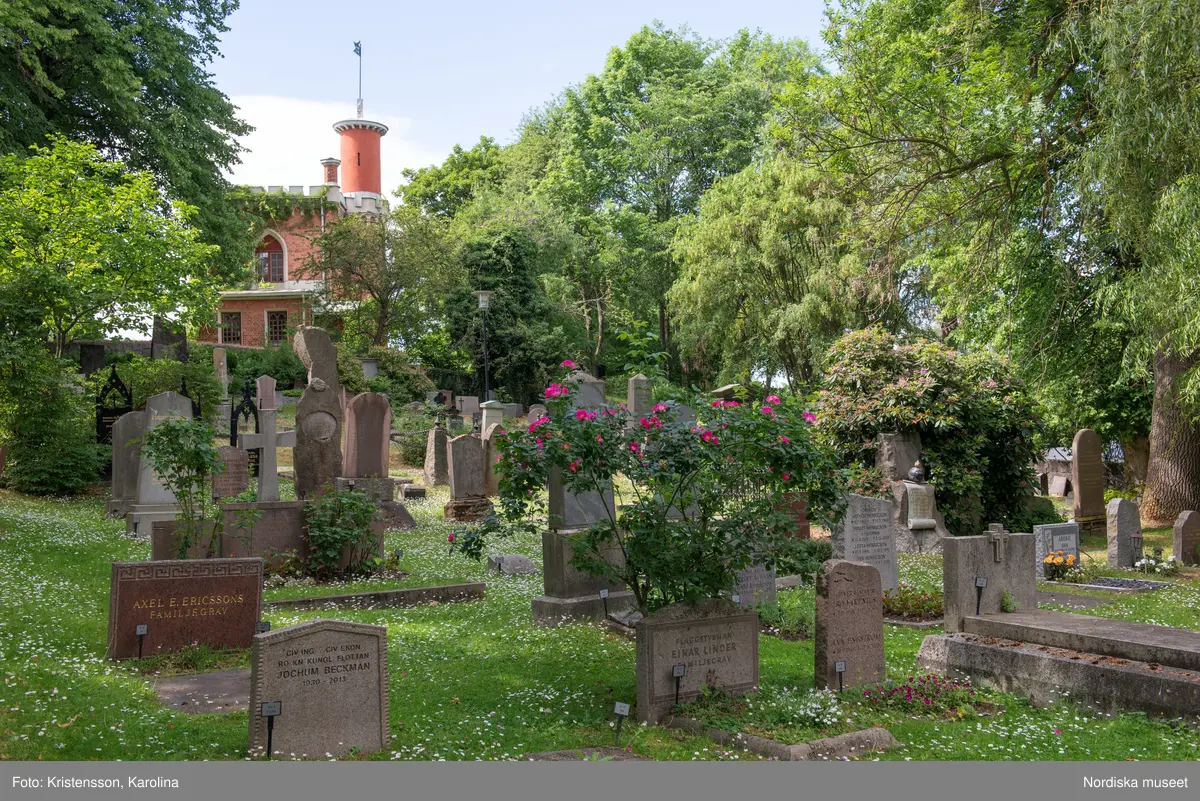 Nordiska museet, exteriörbilder tidig sommar med utblickar i närområdet på Djurgården och även drönarbilder som visar stora delar av Stockholm.