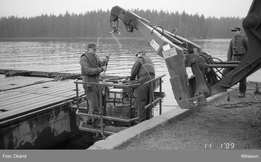 Motorgondol till Ponton 100-färja och lyftdon. -Miliseum / DigitaltMuseum