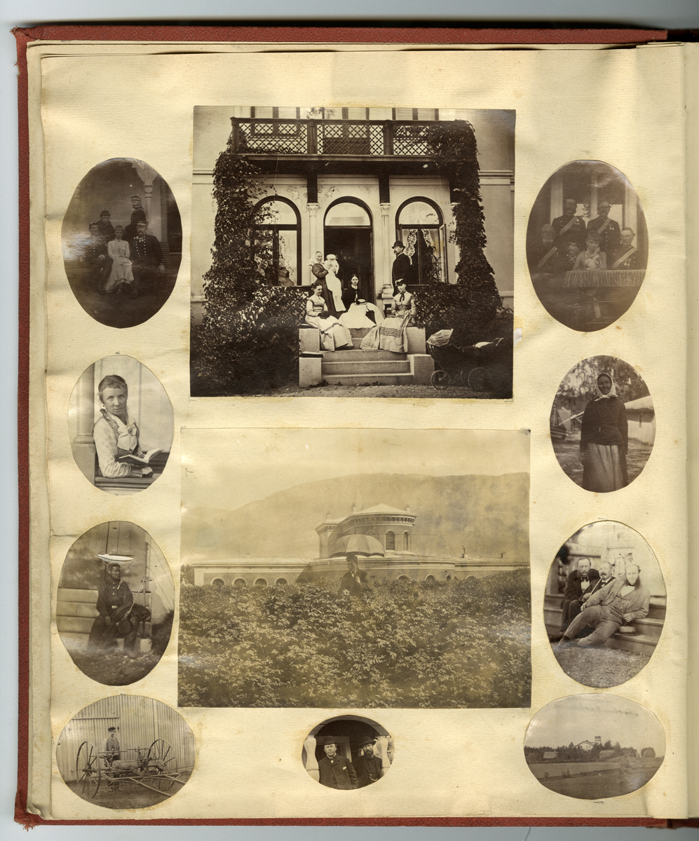Scrapbooken inneholder foto av Faye familien på Dal gård i Ullensaker, samt diverse masseproduserte foto av datidens kjendiser og kongelige, blant annet dronning viktoria og hennes barn. Boken inneholder også postkort, utklipp av foto, karikaturtegninger og kollasjer