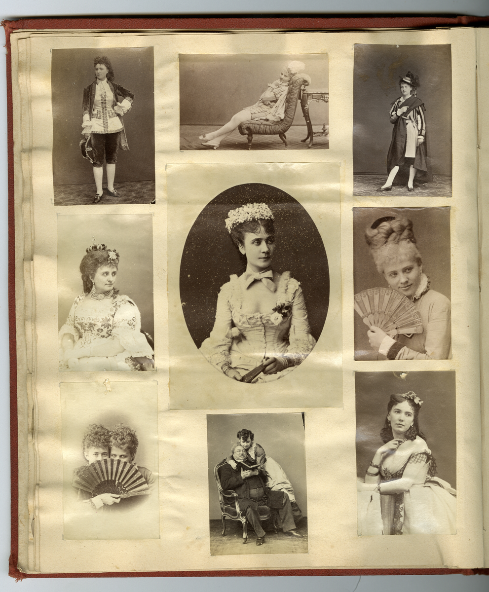 Scrapbooken inneholder foto av Faye familien på Dal gård i Ullensaker, samt diverse masseproduserte foto av datidens kjendiser og kongelige, blant annet dronning viktoria og hennes barn. Boken inneholder også postkort, utklipp av foto, karikaturtegninger og kollasjer