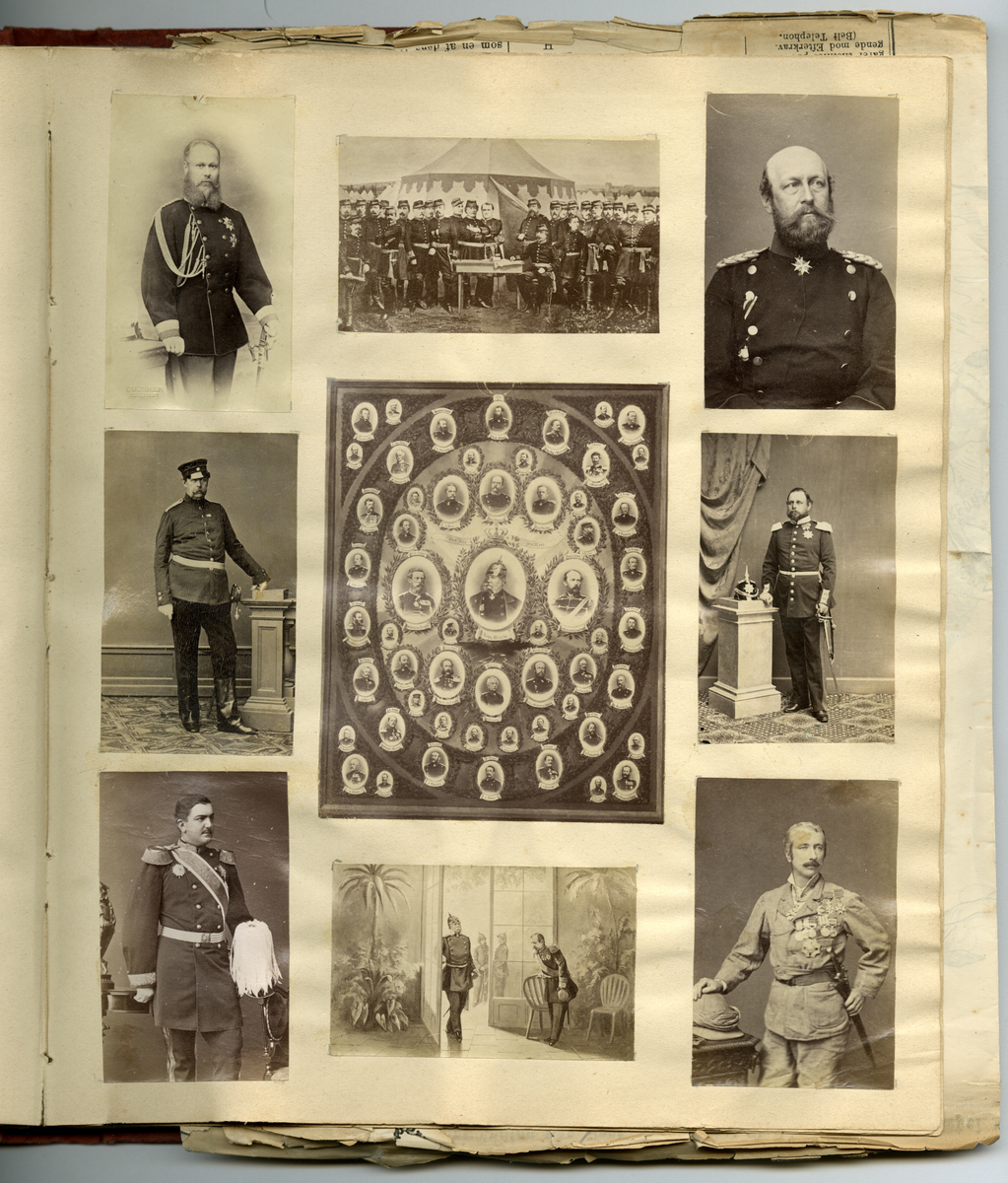 Scrapbooken inneholder foto av Faye familien på Dal gård i Ullensaker, samt diverse masseproduserte foto av datidens kjendiser og kongelige, blant annet dronning viktoria og hennes barn. Boken inneholder også postkort, utklipp av foto, karikaturtegninger og kollasjer