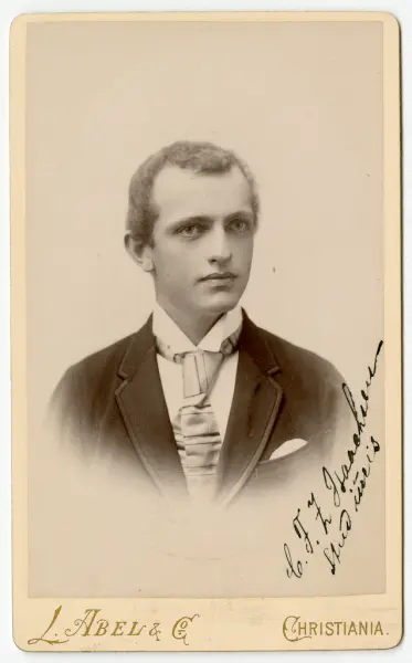 Aall familiens visittkortalbum (brun)