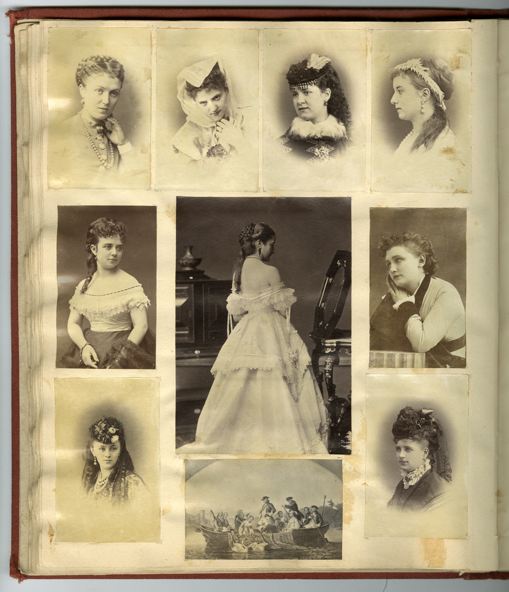 Scrapbooken inneholder foto av Faye familien på Dal gård i Ullensaker, samt diverse masseproduserte foto av datidens kjendiser og kongelige, blant annet dronning viktoria og hennes barn. Boken inneholder også postkort, utklipp av foto, karikaturtegninger og kollasjer