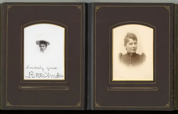 Aall familiens visittkortalbum (brun)