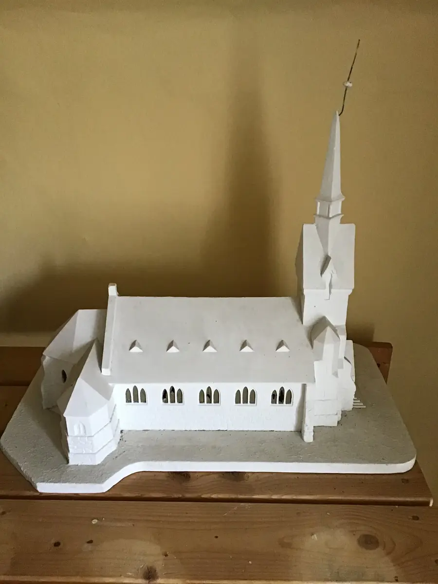Gipsmodell av Nacka kyrka. Utförd och skänkt av Wilhelm Säterström. 