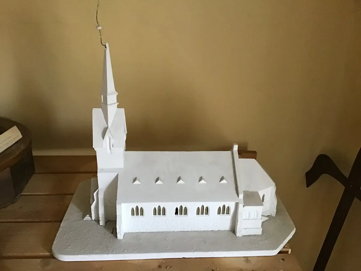 Gipsmodell av Nacka kyrka. Utförd och skänkt av Wilhelm Säterström. 