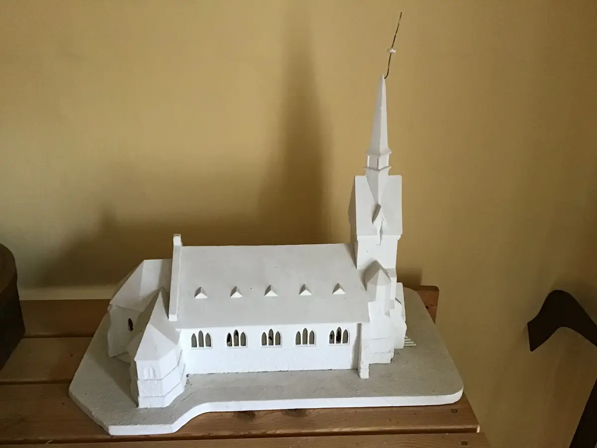 Gipsmodell av Nacka kyrka. Utförd och skänkt av Wilhelm Säterström. 