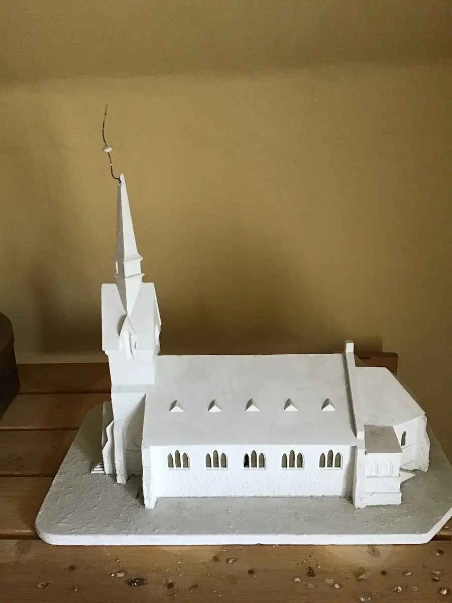 Gipsmodell av Nacka kyrka. Utförd och skänkt av Wilhelm Säterström. 