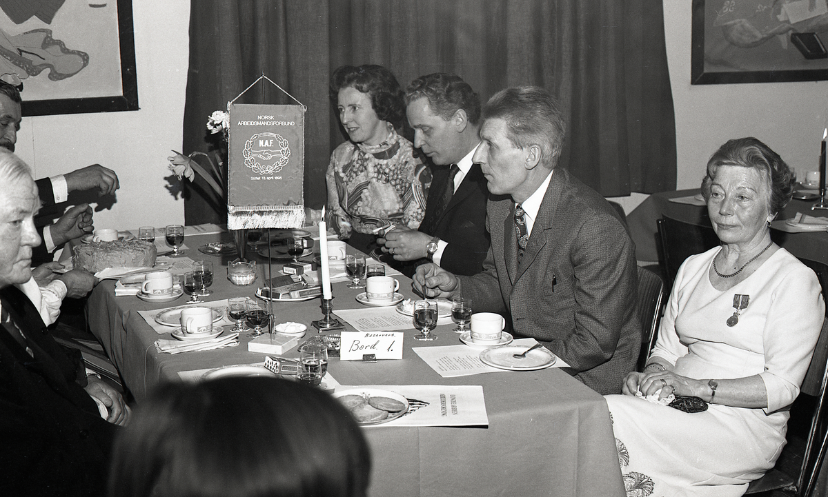 Longyearbyen arbeiderforenings jubileumsfest i Nysalen, 1975. 