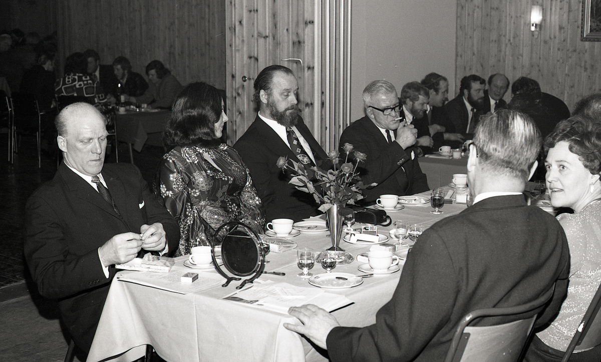 Longyearbyen arbeiderforenings jubileumsfest i Nysalen, 1975. 