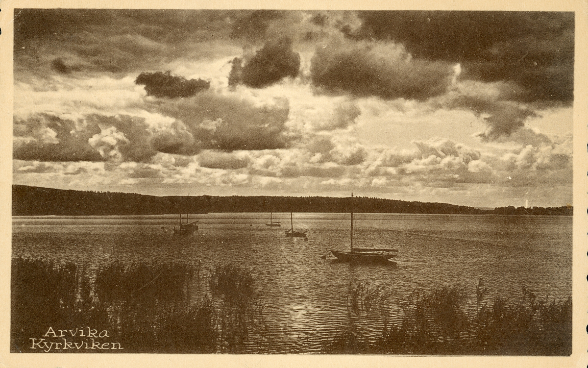 Svartvit reproducerat fotografi från Kyrkviken, Arvika
Påskrift nedre vänstra hörn
Arvika Kyrkviken