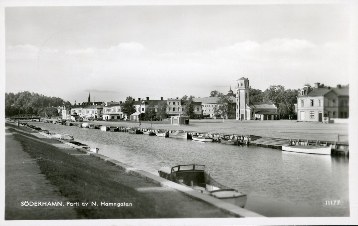 Svartvit fotografi, parti av N. Hamngatan, Söderhamn