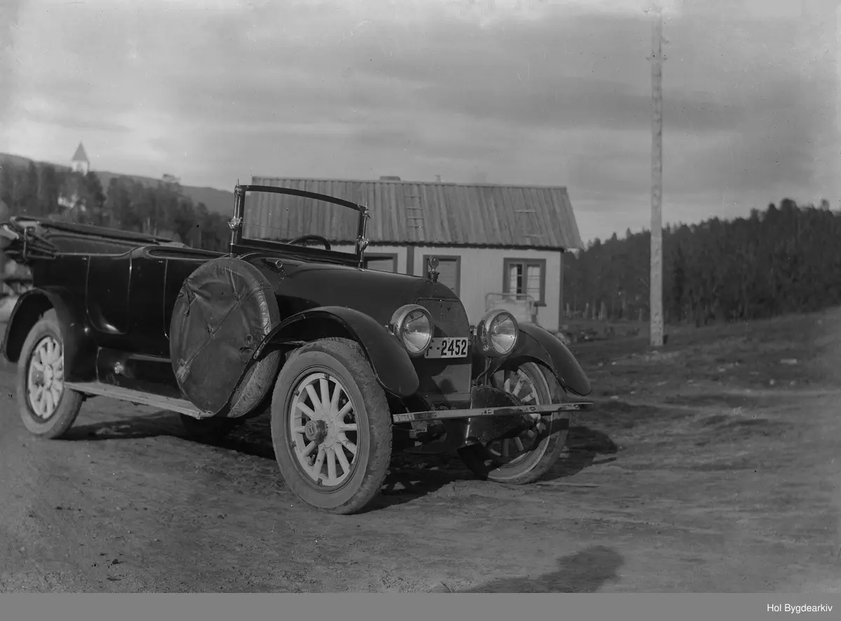 Veteranbil, køyretøy, kabriolet: Bilen er en Daniels 8 fra 1916/17. Bilen har en 33.8 h.p. Herchell-Spillman V-8. Reg.nr: F-2452. Eier av Daniels drosje var Halvor Håkonset fra Hovet i Hol.