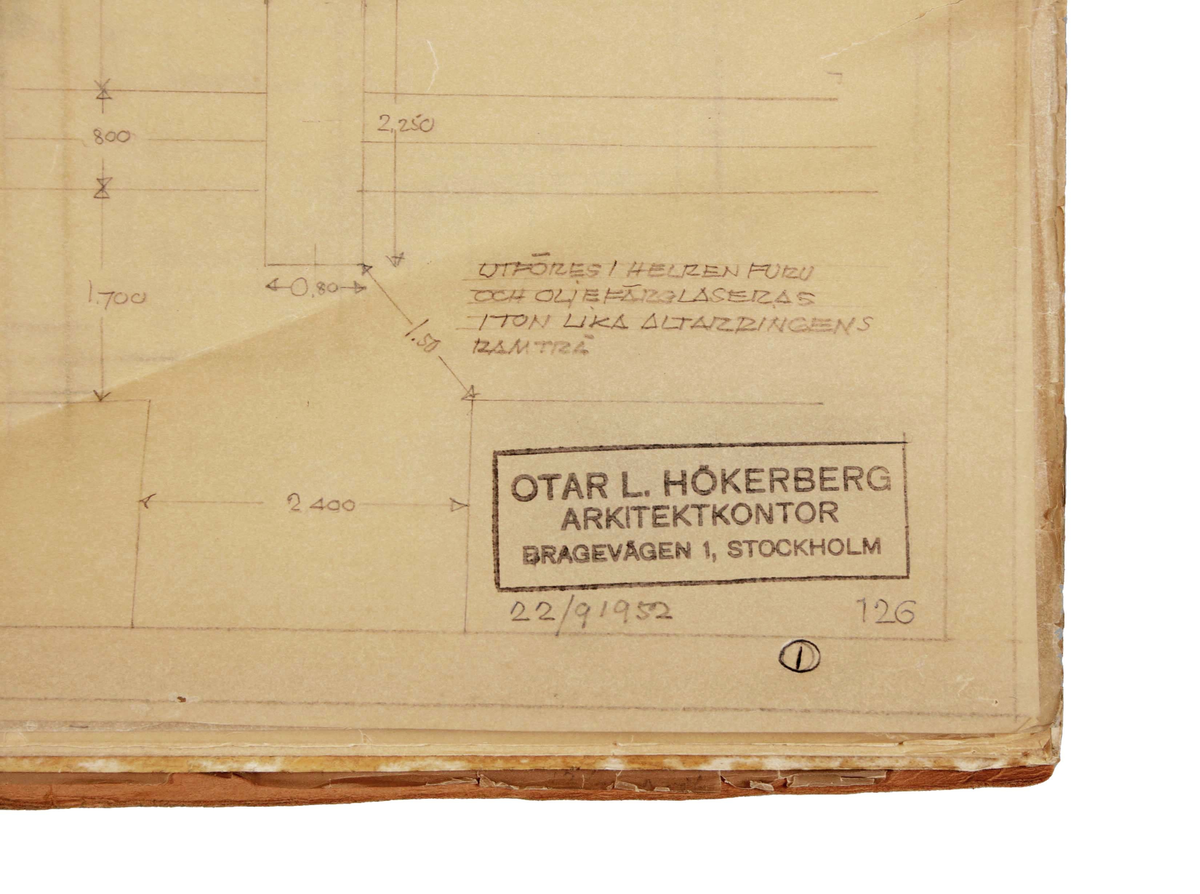 Arkitektritningar för restaurering invändigt i Gustav Adolfs Kyrka. Tillverkade 1945-1952. Tre pärmar (volymer). Bundna med enkla mässingsklammrar. Omslag av enkelt brunt papper. Märkta "BM 60536:1 VOLYM 1, 2, 3"

Funktion: Ritningar för invändig restaurering i kyrka