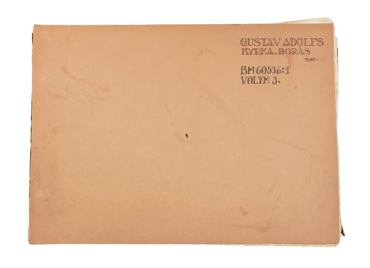 Arkitektritningar för restaurering invändigt i Gustav Adolfs Kyrka. Tillverkade 1945-1952. Tre pärmar (volymer). Bundna med enkla mässingsklammrar. Omslag av enkelt brunt papper. Märkta "BM 60536:1 VOLYM 1, 2, 3"

Funktion: Ritningar för invändig restaurering i kyrka