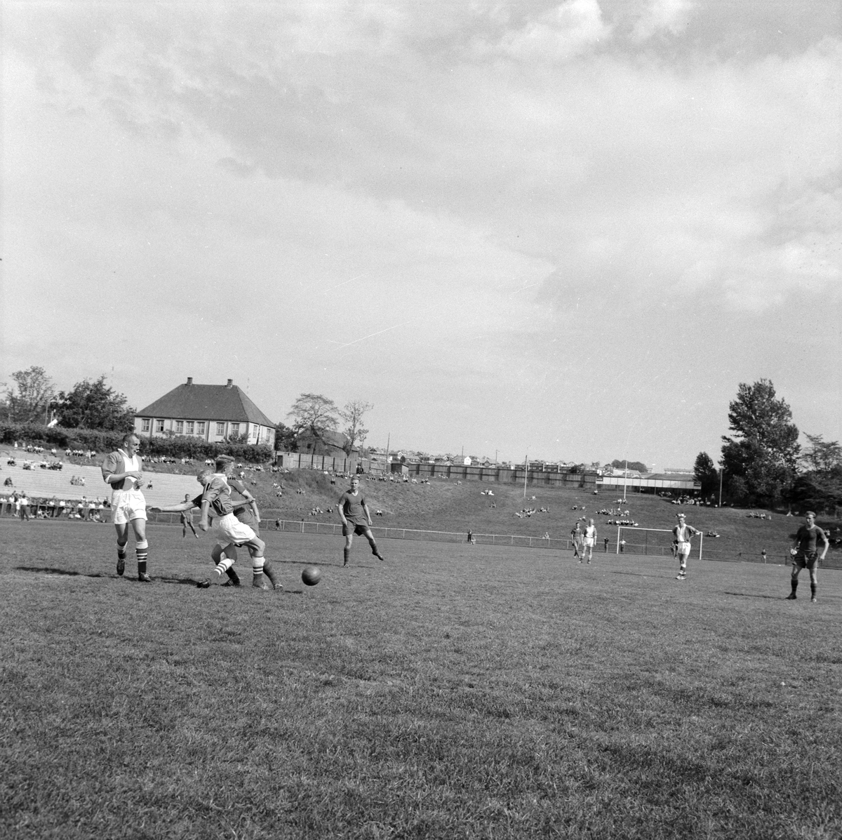 Fotballkamp mellom Brage og Skeid på Lerkendal stadion