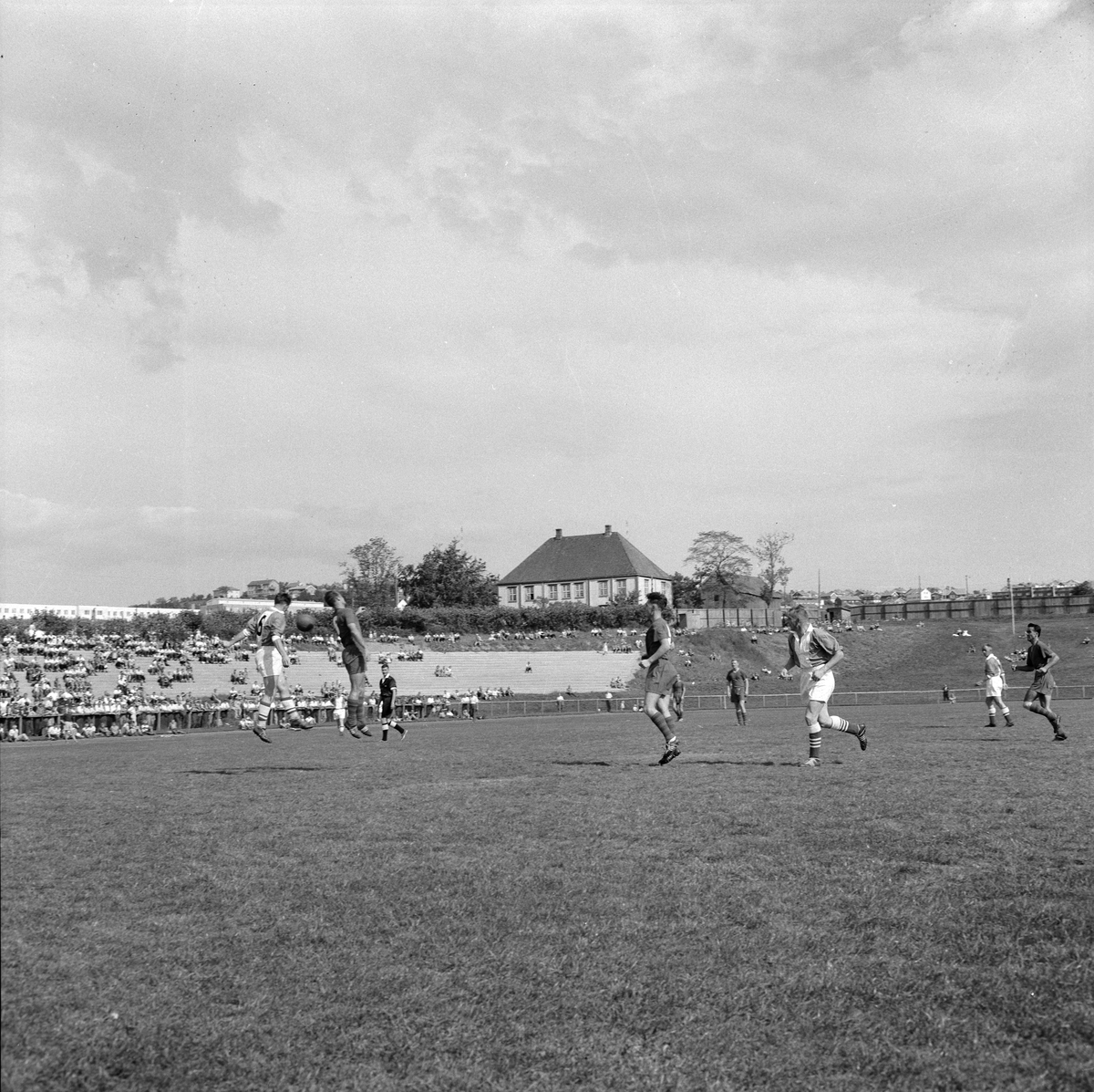 Fotballkamp mellom Brage og Skeid på Lerkendal stadion