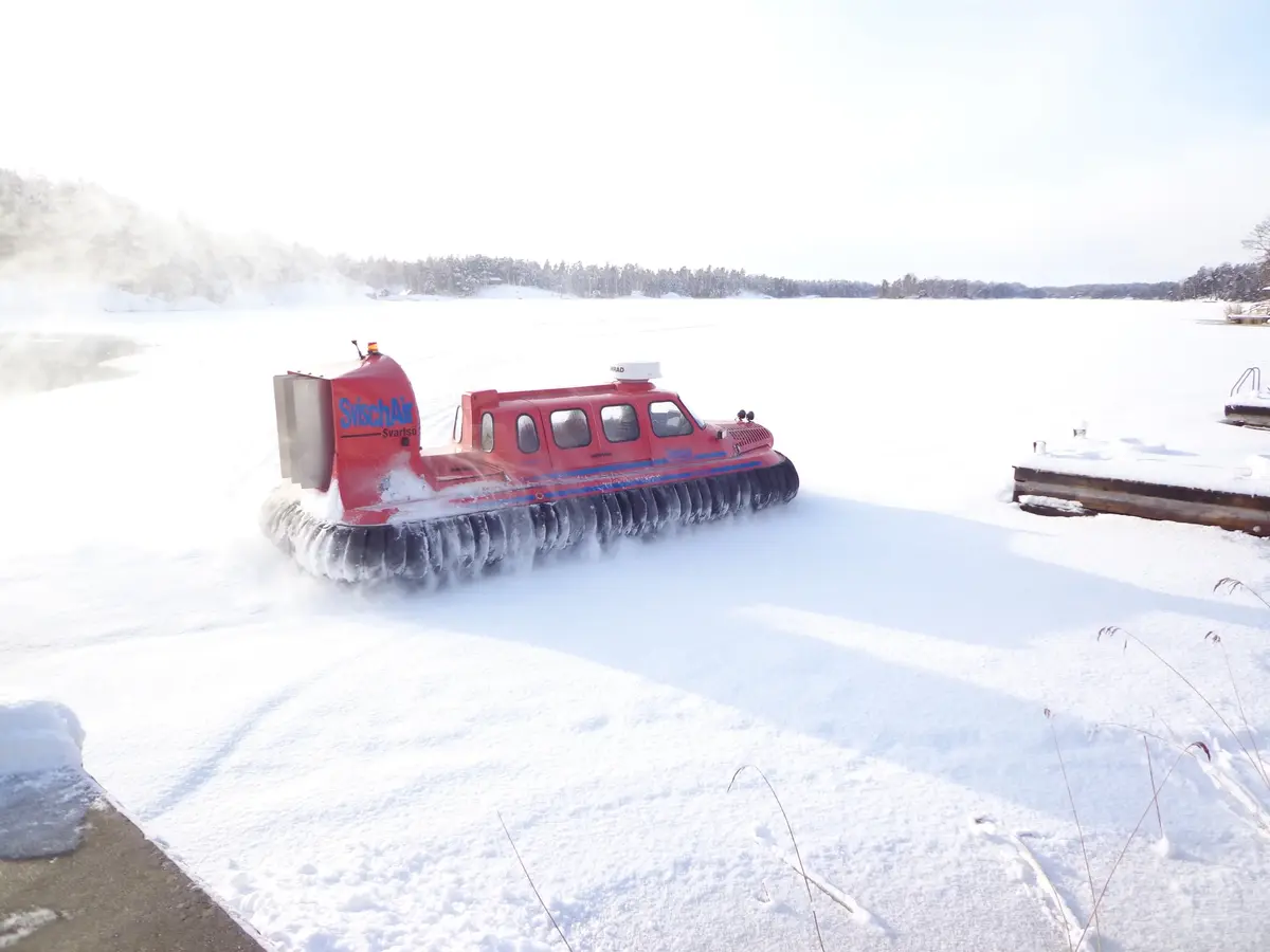 Svävare till Åsättra, som transportmedel vintertid.