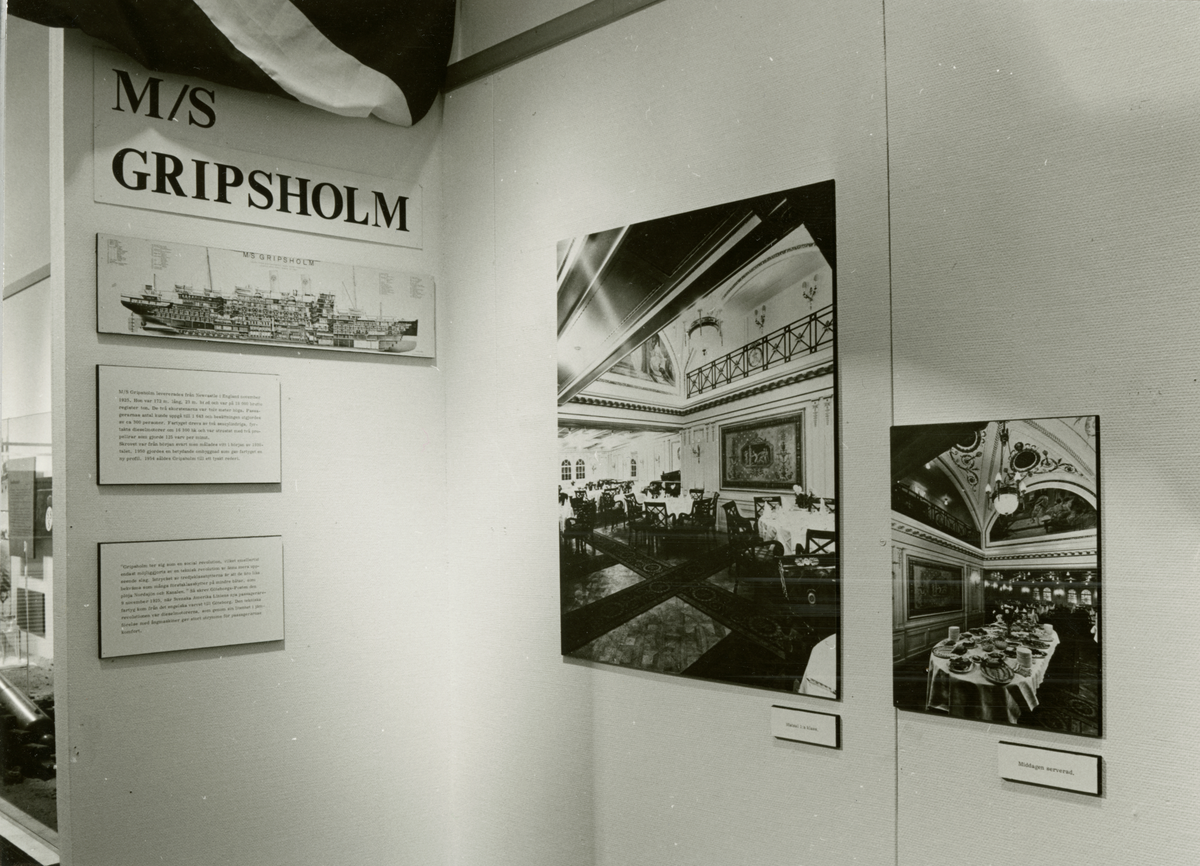 Utställningen om M/S GRIPSHOLM. Inledningsdelen med text om fartyget samt fotografier över matsalen.