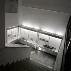 Utställning i trappmonter med fartygsmodeller t.ex. VEGA, FO