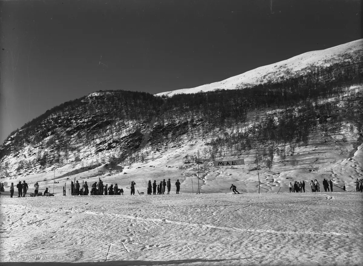 Skirenn på Melsetra. .NM i slalåm 1952.