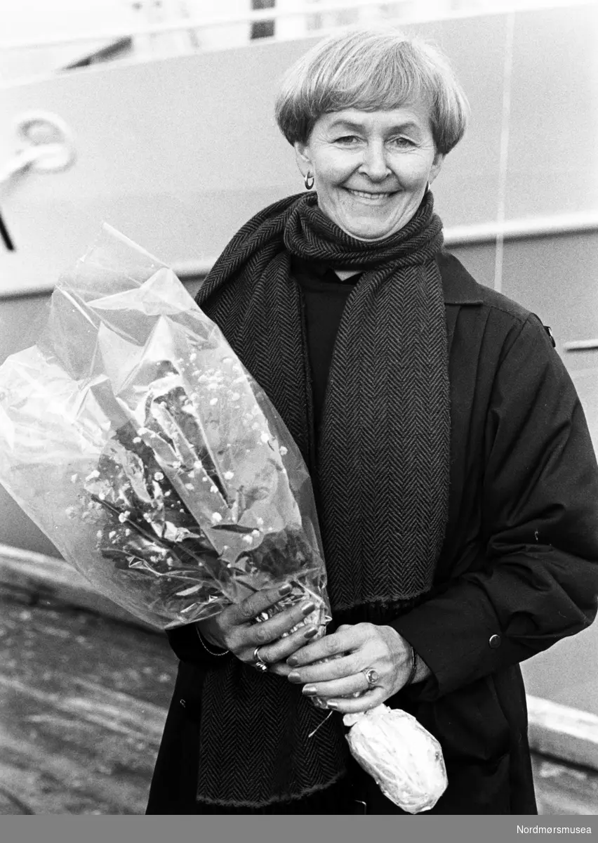 Foto av Aud Rokstad. Fotografert under dåpen til seisnurperen "Johan Kr. Rokstad" (M-134-SM). Eid av rederne Erling og Leif Rokstad fra Veidholmen på Smøla. Fra Tidens Krav 26. januar 1985. Bildet er fra avisa Tidens Krav sitt arkiv i tidsrommet 1970-1994.