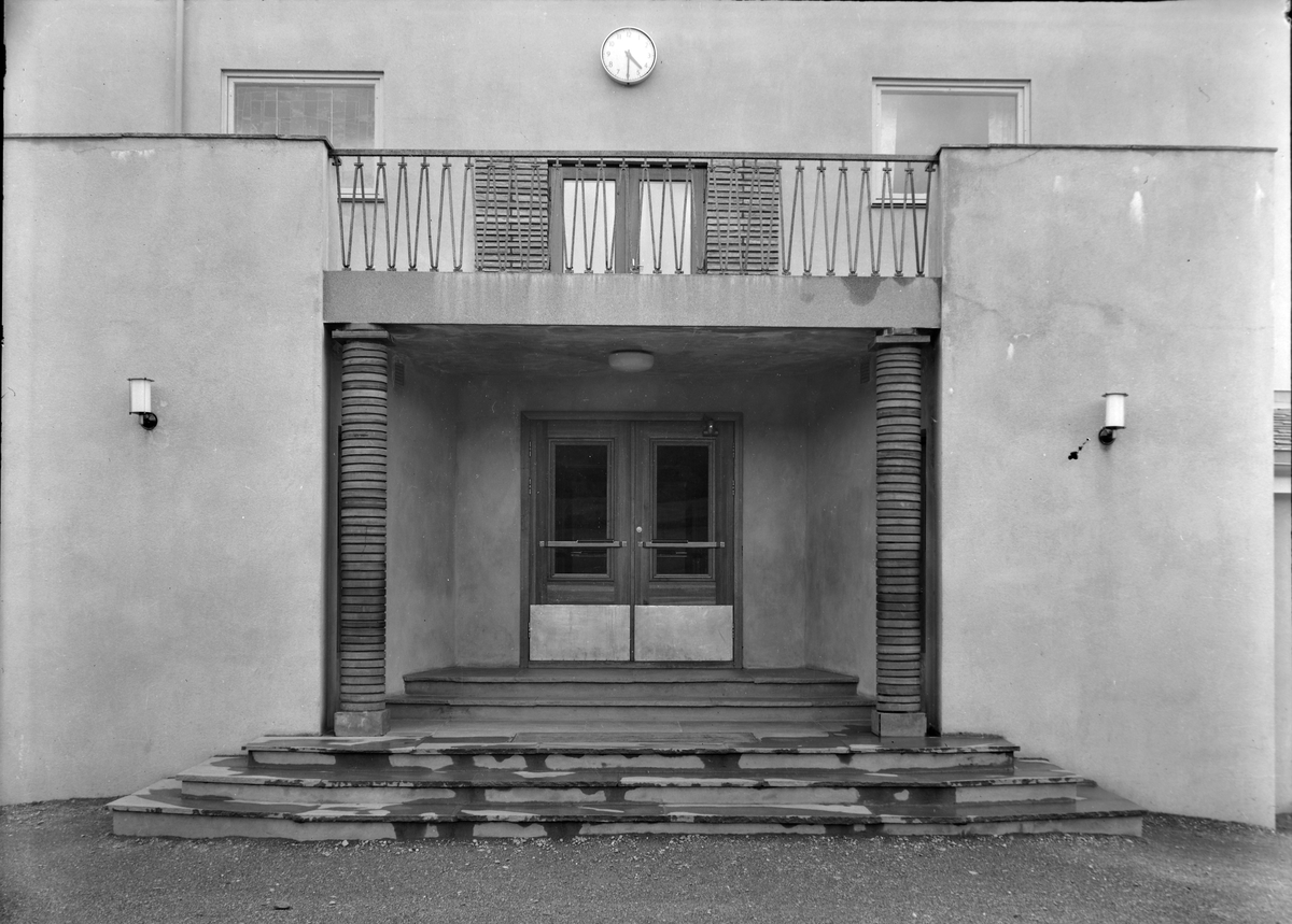 Inngangsparti, trapp og gulv på Melhus, Lundamo og Heimdal skole