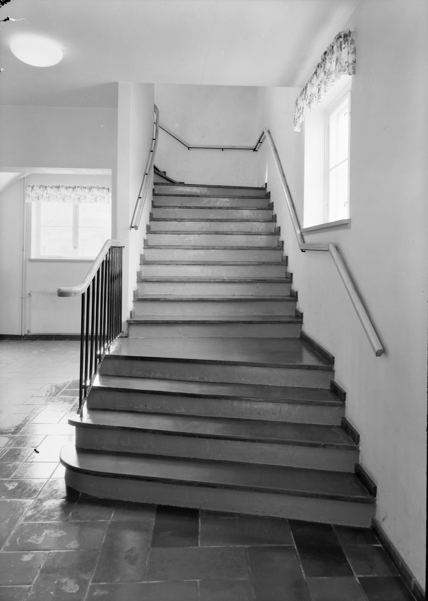 Inngangsparti, trapp og gulv på Melhus, Lundamo og Heimdal skole