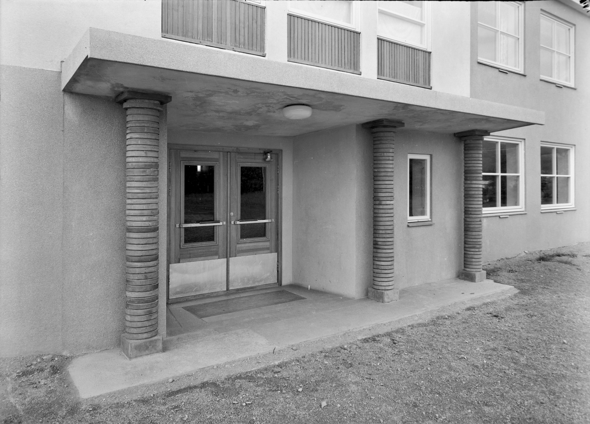 Inngangsparti, trapp og gulv på Melhus, Lundamo og Heimdal skole