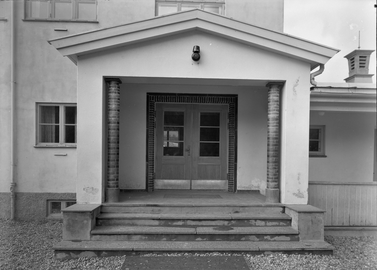 Inngangsparti, trapp og gulv på Melhus, Lundamo og Heimdal skole