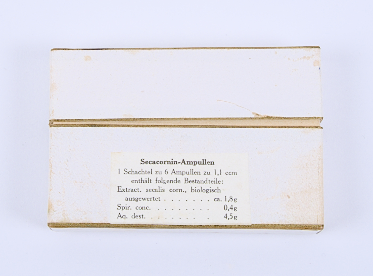 Medicinförpackning av papp. På förpackningen ett fastklistrat recept. Förpackning innehåller fem stycken ampuller av läkemedlet Secacornin.
