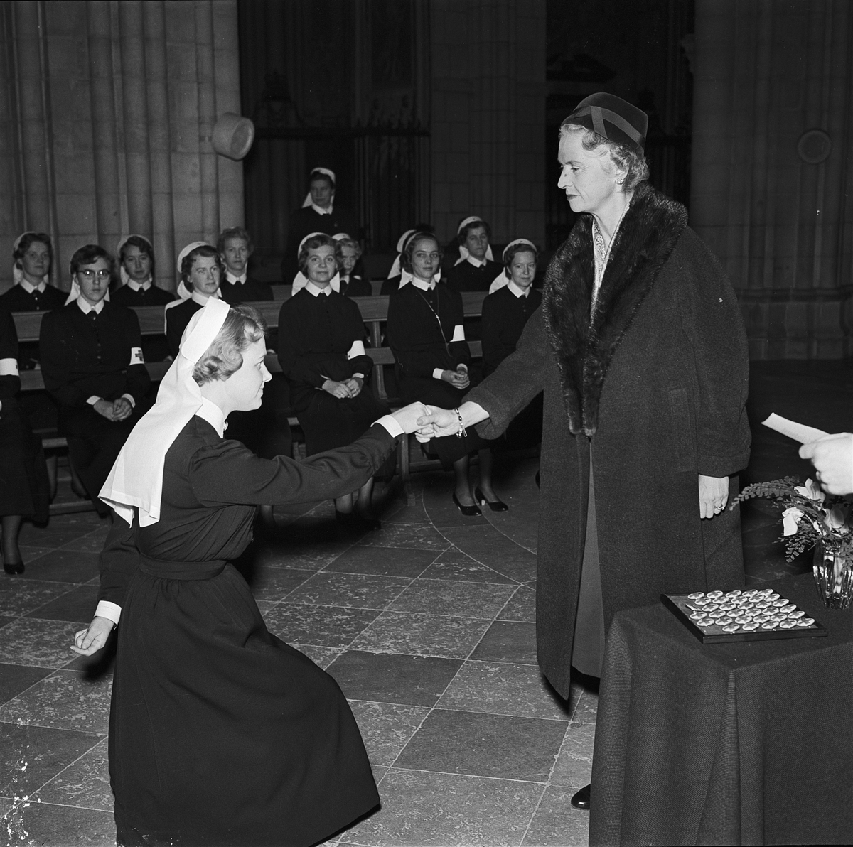 Prinsessan Sibylla på sjuksköterskevigning i Domkyrkan, Uppsala 1956