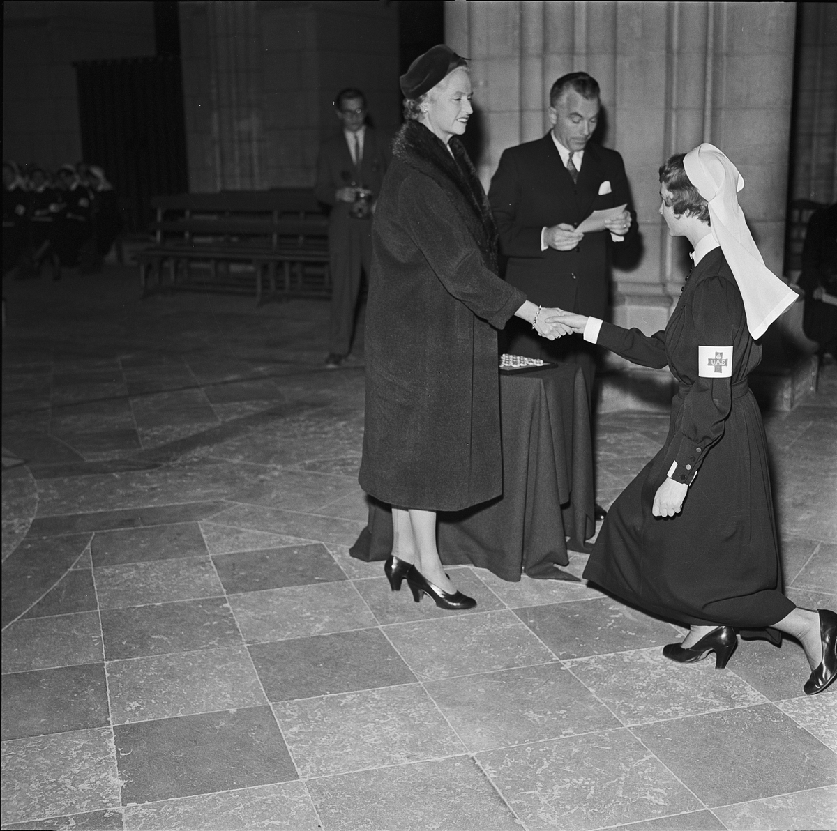 Prinsessan Sibylla på sjuksköterskevigning i Domkyrkan, Uppsala 1956
