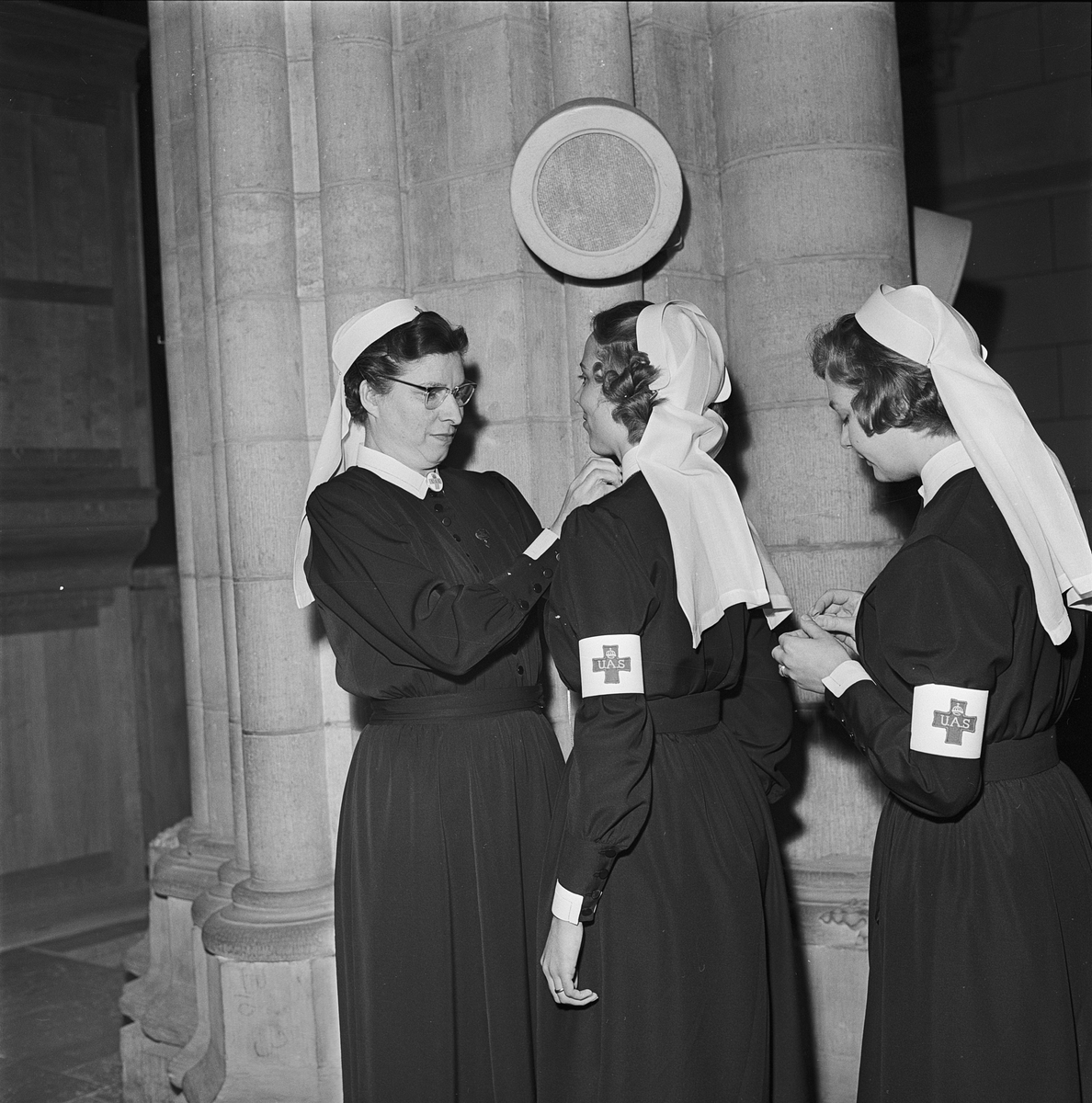 Prinsessan Sibylla på sjuksköterskevigning i Domkyrkan, Uppsala 1956