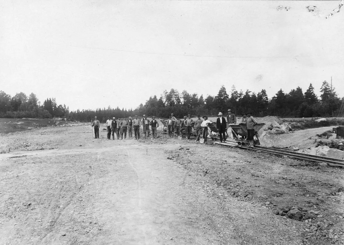 Kommunikationer. Råsunda. Spårvägsbyggandet. Skärningen sydväst om salutorget 1908.