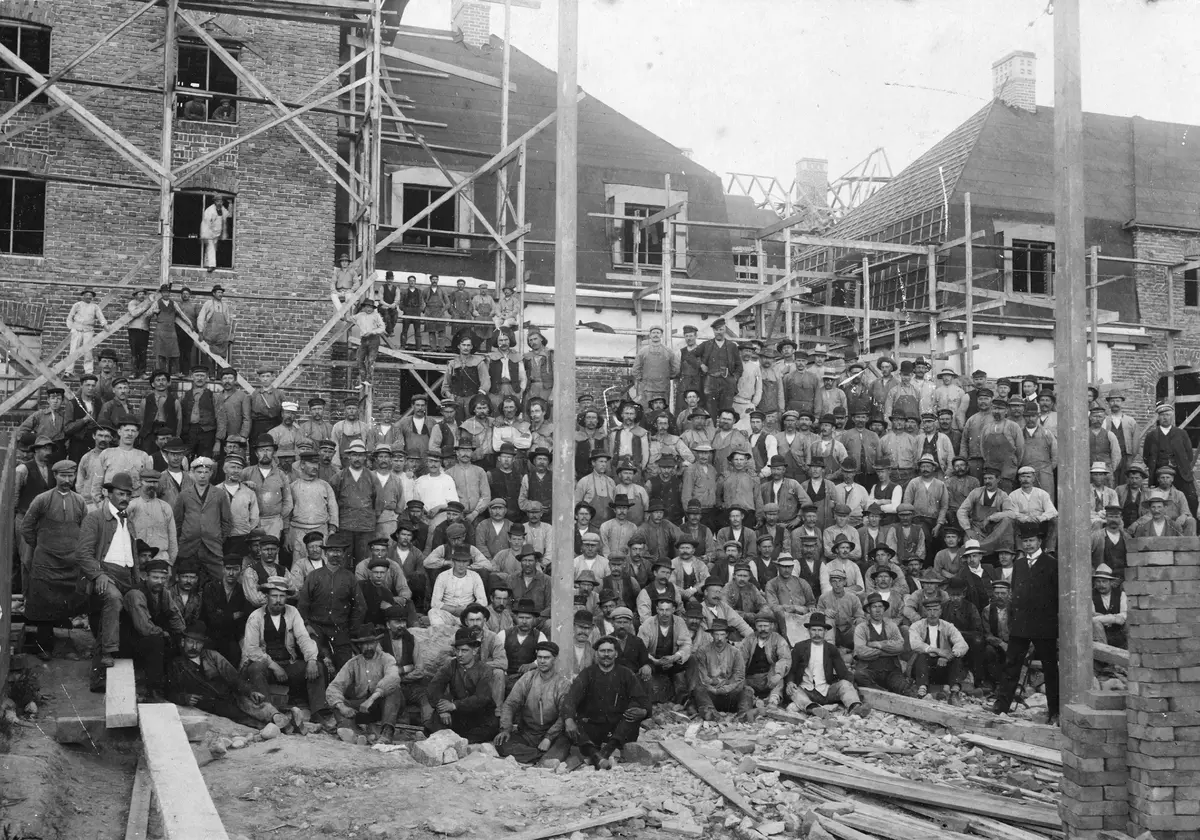 Spårvägsbolagets byggnader vid Råsunda 1910.